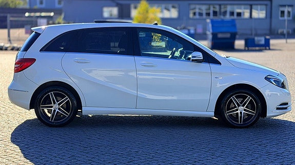 Mercedes-Benz B200 4 of 17