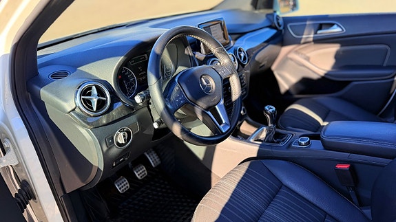 Mercedes-Benz B200 10 of 17