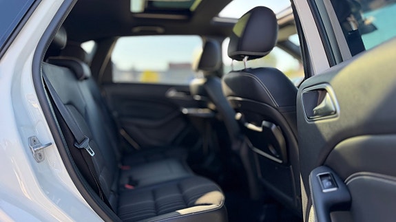 Mercedes-Benz B200 13 of 17