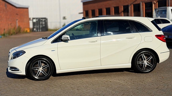 Mercedes-Benz B200 8 of 17