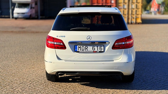 Mercedes-Benz B200 6 of 17