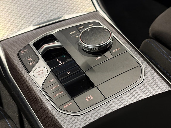 BMW 330e 16 of 18