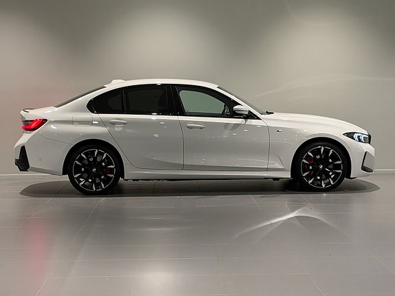 BMW 330e 3 of 18