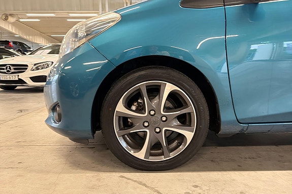 Toyota Yaris 11 of 22