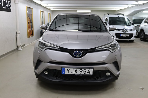 Toyota C-HR 3 of 22