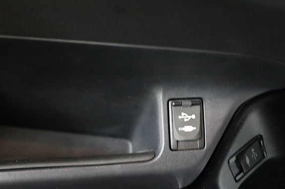 Toyota C-HR 18 of 22