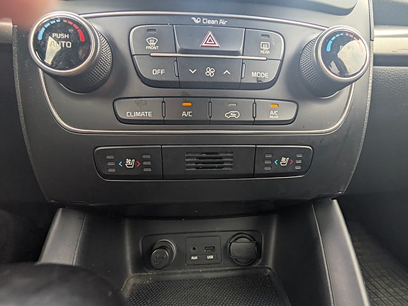 Kia Sorento 10 of 22