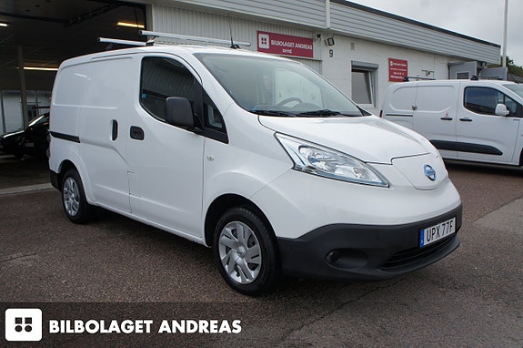 Nissan e-NV200 2 of 9