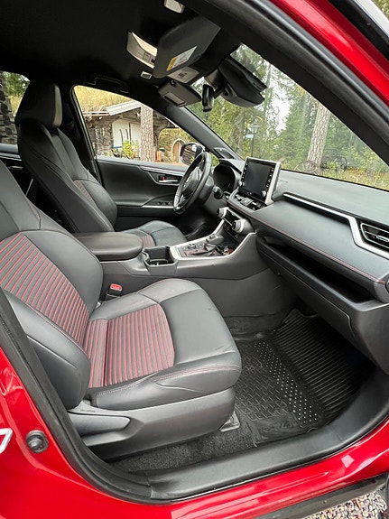 Toyota RAV4 4 of 8