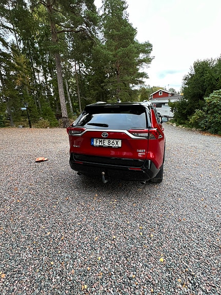 Toyota RAV4 3 of 8