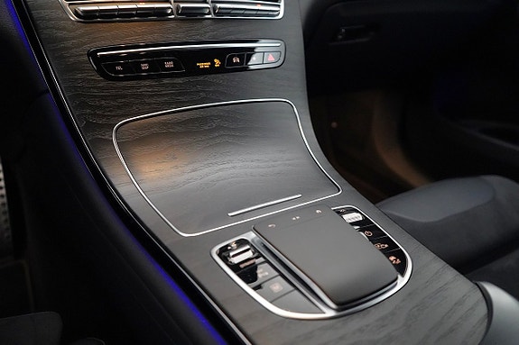 Mercedes-Benz GLC300 e 11 of 23