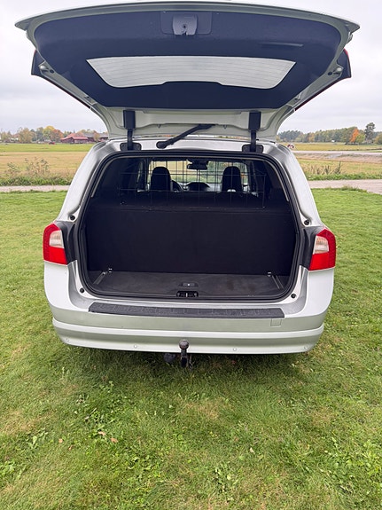 Volvo V70 3 of 7