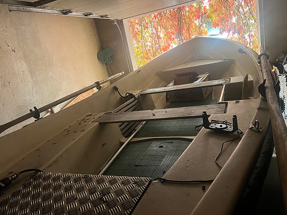 Plastbåt med motor och ekolod 2 of 3