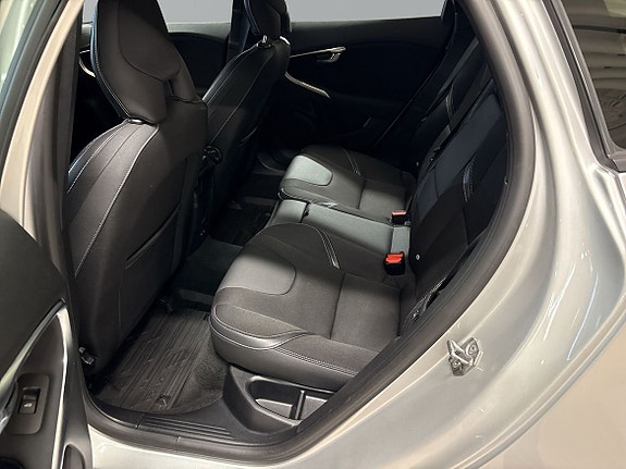 Volvo V40 8 of 14