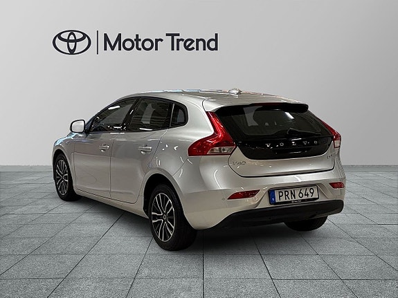Volvo V40 2 of 14