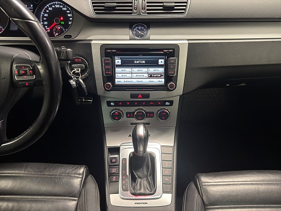 Volkswagen Passat Alltrack 15 of 22