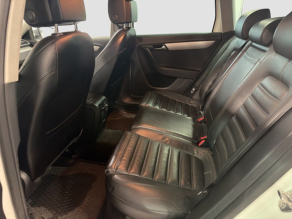 Volkswagen Passat Alltrack 18 of 22