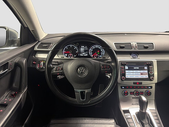 Volkswagen Passat Alltrack 12 of 22