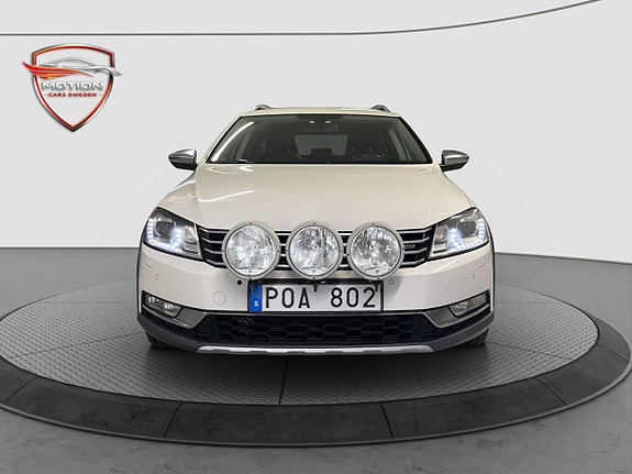 Volkswagen Passat Alltrack 2 of 22