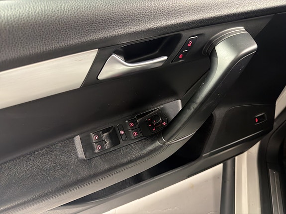 Volkswagen Passat Alltrack 11 of 22