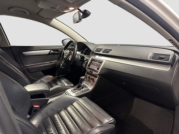 Volkswagen Passat Alltrack 19 of 22