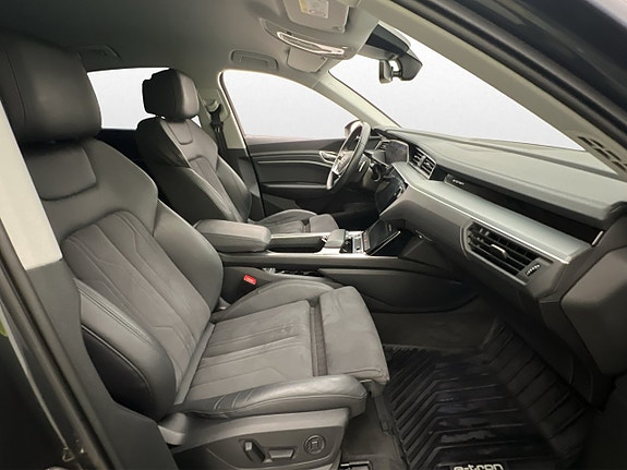 Audi e-tron Sportback 28 of 30