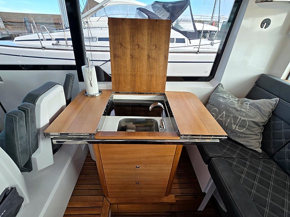 Axopar 37 XC Aft Cabin 2017 2x300hk Mercury Verado XL 7 of 12