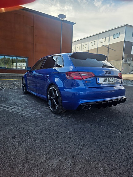 Audi RS3 2 of 5