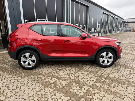Volvo XC40 8 of 30