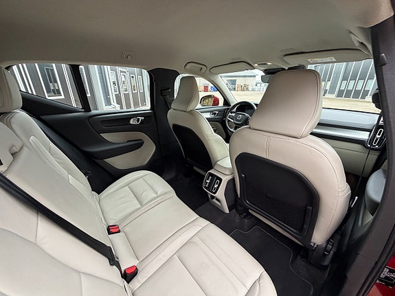 Volvo XC40 19 of 30