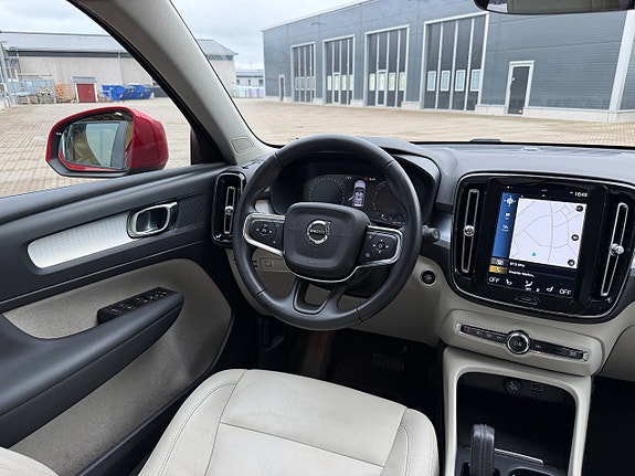 Volvo XC40 25 of 30