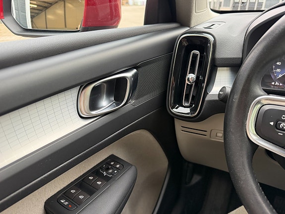 Volvo XC40 30 of 30