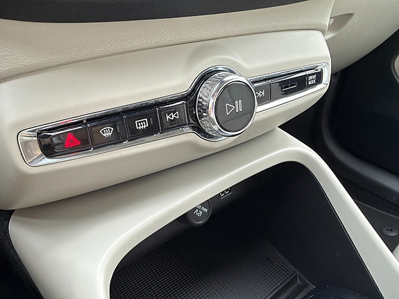 Volvo XC40 23 of 30