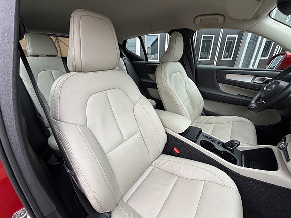 Volvo XC40 18 of 30