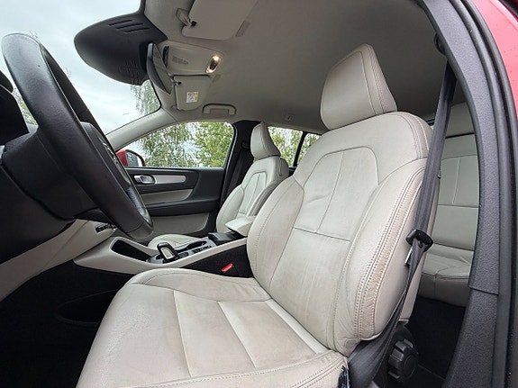 Volvo XC40 14 of 30