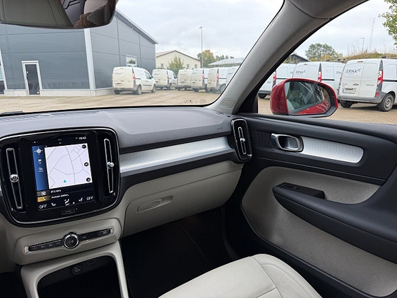 Volvo XC40 26 of 30