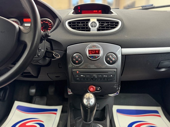 Renault Clio 18 of 21