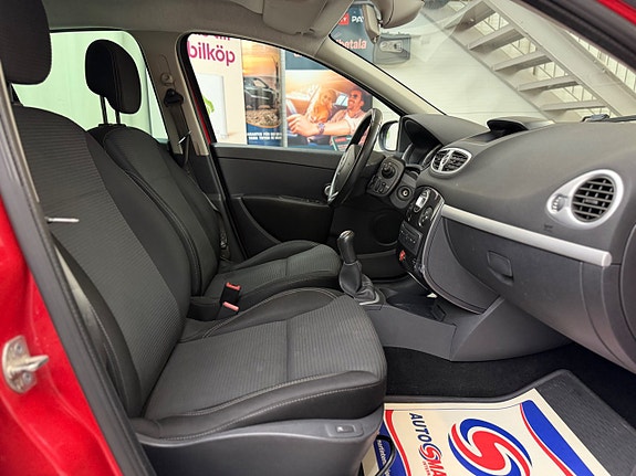 Renault Clio 14 of 21