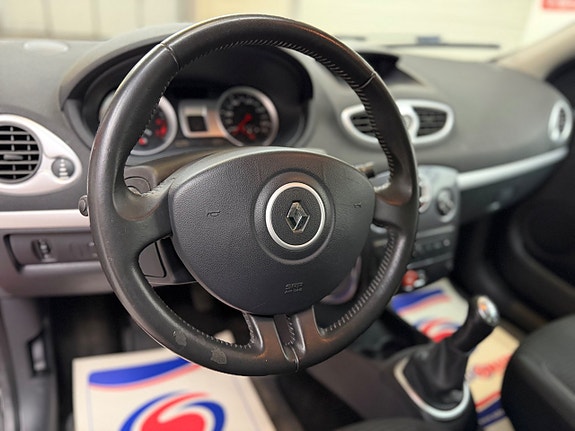 Renault Clio 8 of 21