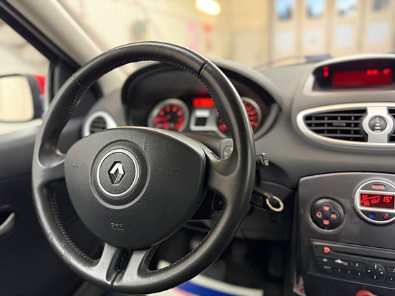 Renault Clio 19 of 21