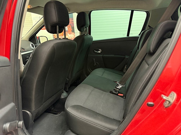 Renault Clio 12 of 21