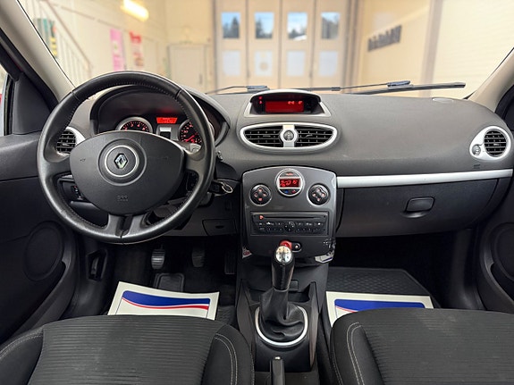 Renault Clio 16 of 21