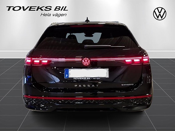 Volkswagen Passat 4 of 15