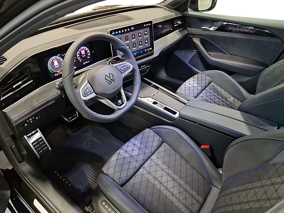 Volkswagen Passat 6 of 15