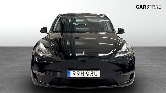 Tesla Model Y 8 of 13
