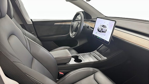 Tesla Model Y 3 of 13