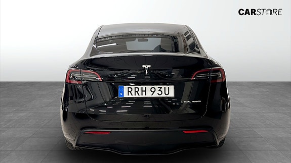 Tesla Model Y 7 of 13