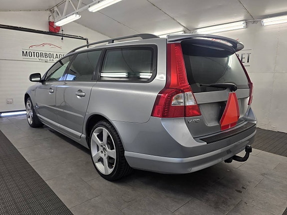 Volvo V70 2 of 9