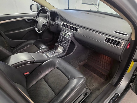 Volvo V70 6 of 9