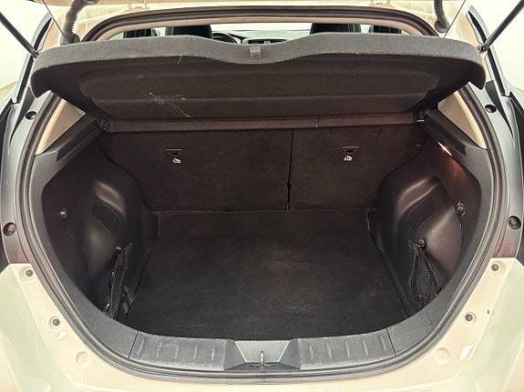 Nissan Leaf 10 of 24